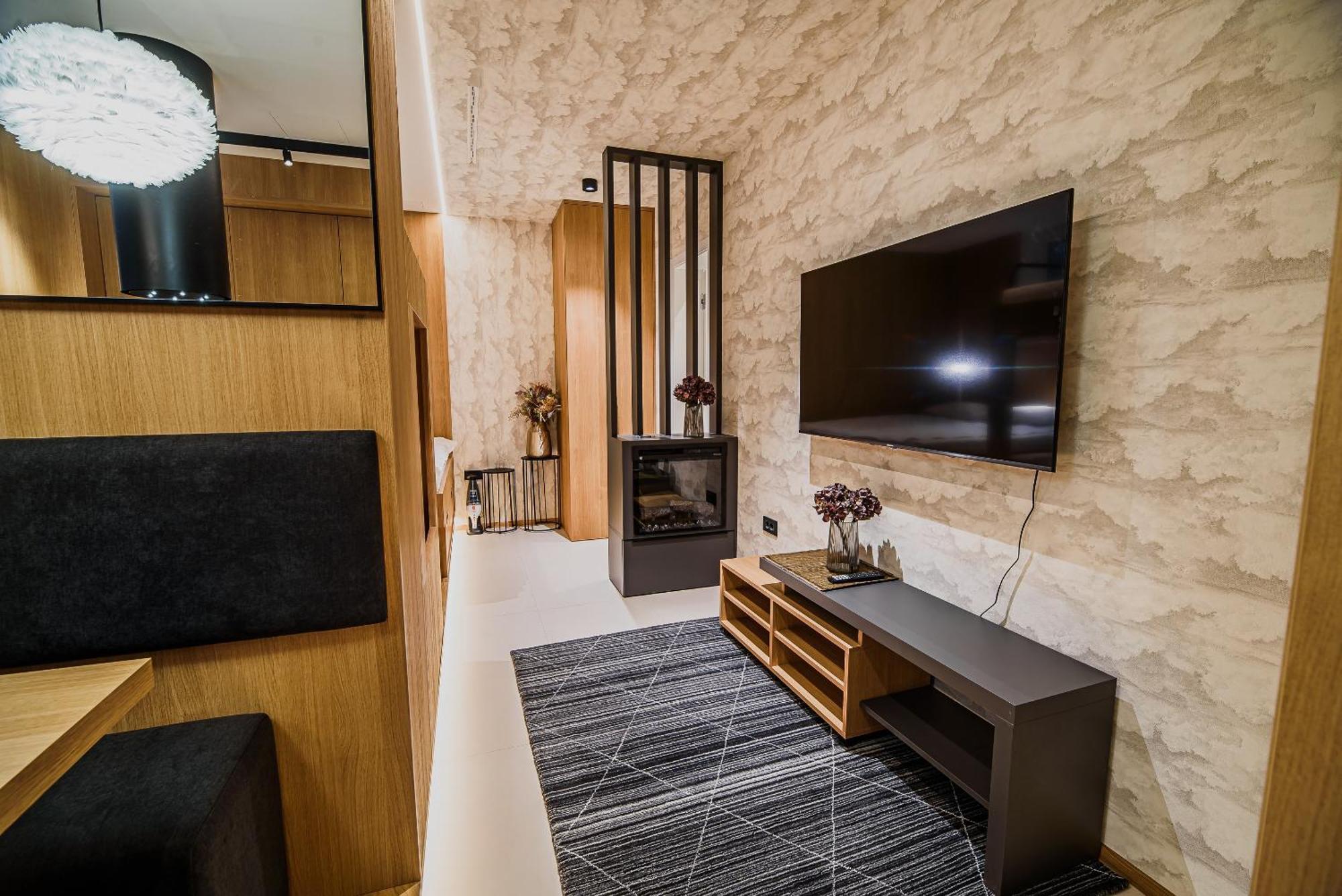 Apartments Slavec With Free Onsite Parking 크라니스카고라 외부 사진