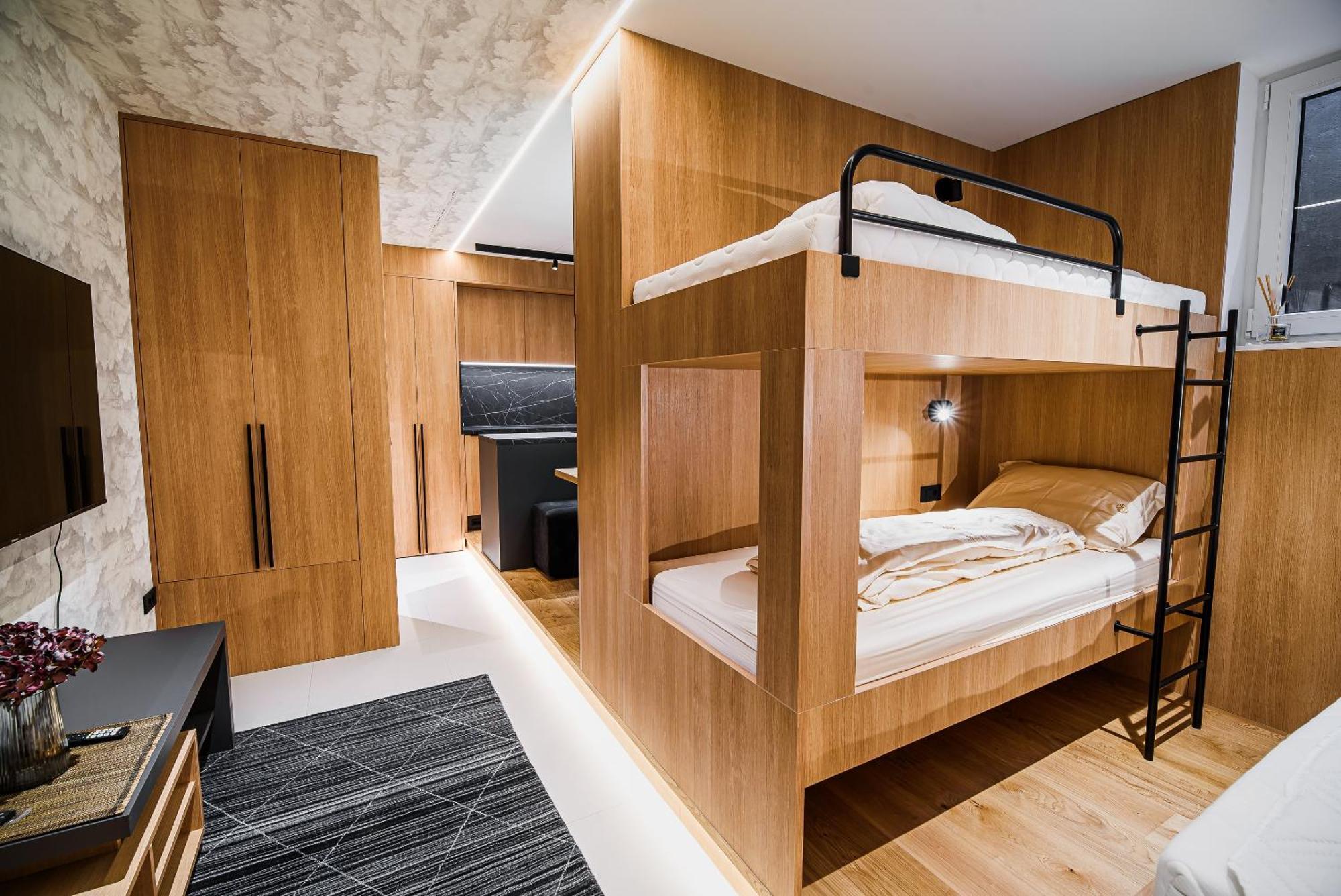 Apartments Slavec With Free Onsite Parking 크라니스카고라 외부 사진